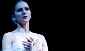 Carla Körbes and Karel Cruz in Giselle.© Angela Sterling. (Click image for larger version)