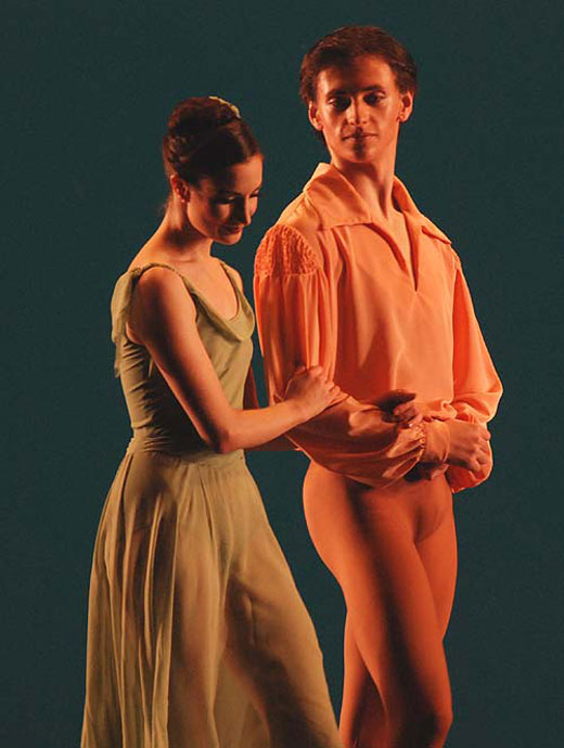 Sergei Polunin and Lauren Cuthbertson in <I>Dances at a Gathering</I> (May 2008).<br />© John Ross. (Click image for larger version)