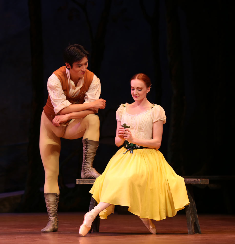 Gillian Murphy and Qi Huan in Giselle.© Evan Li. (Click image for larger version)