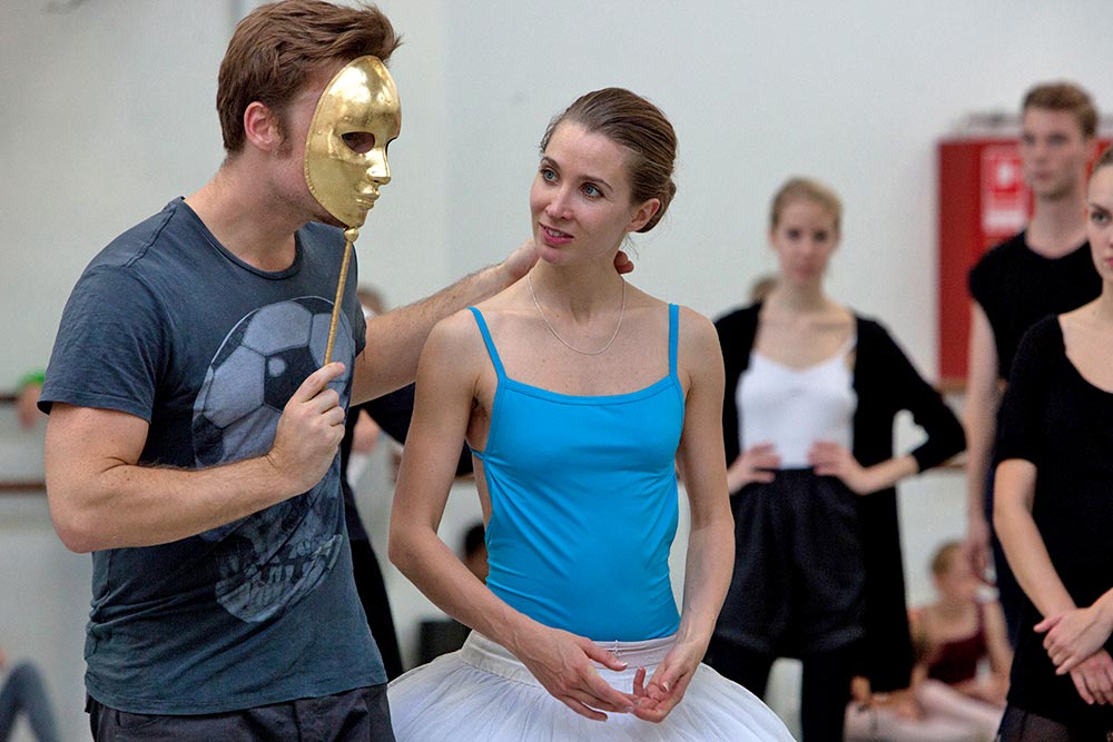 Christopher Wheeldon with Gudrun Bojesen in the rehearsal studio - creating his <I>Sleeping Beauty</I> in 2010.<br />© David Amzallag. (Click image for larger version)