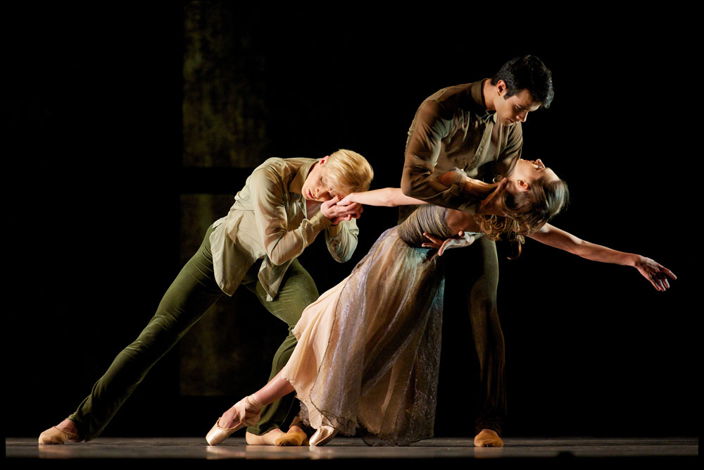 Tiit Helimets, Vito Mazzeo & Sarah van Patten in Tomasson’s <I>Trio</I>.<br />© Erik Tomasson. (Click image for larger version)