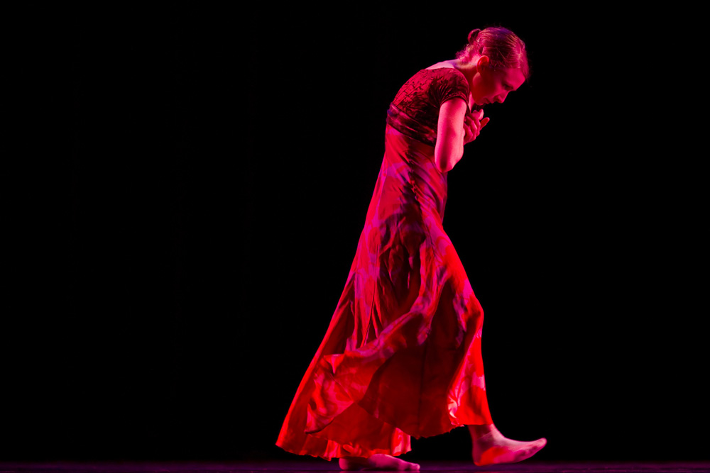 Hubbard Street Dancer Kellie Epperheimer in <I>Untouched</I> by Aszure Barton.<br />© Todd Rosenberg. (Click image for larger version)