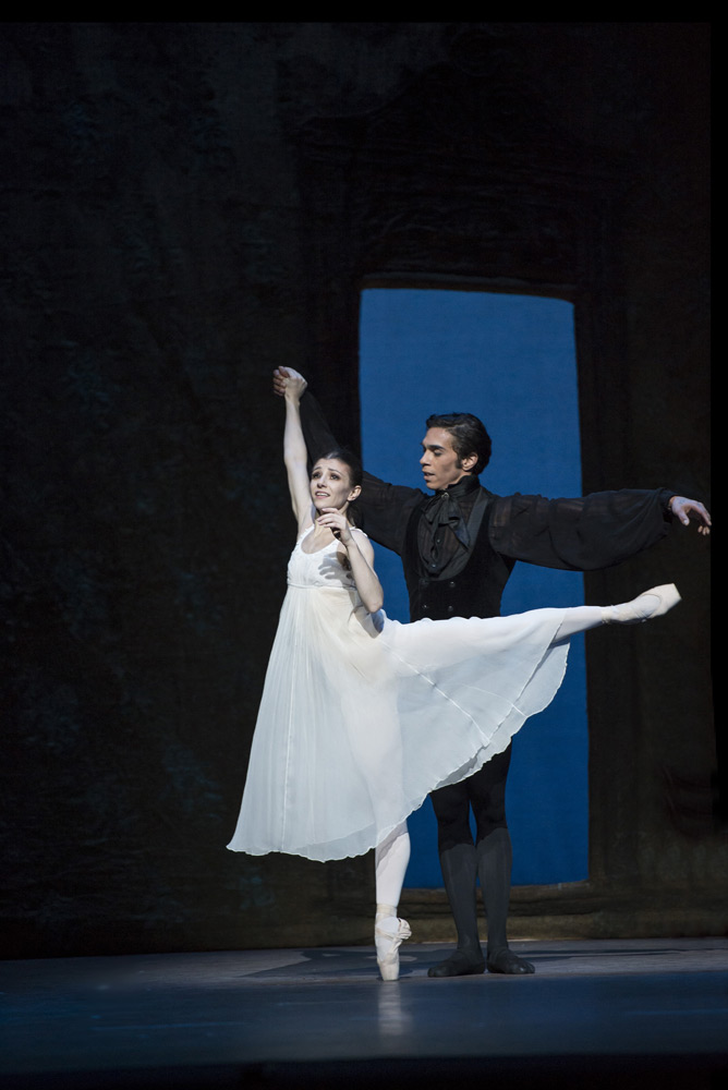 Alina Cojocaru and Jason Reilly in <I>Onegin</I>.<br />© Bill Cooper, by kind permission of the Royal Opera House. (Click image for larger version)