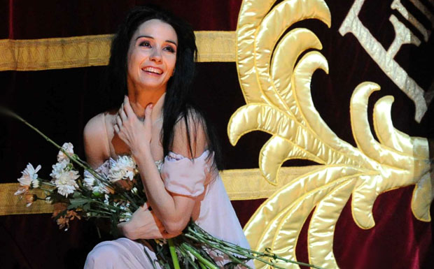 Tamara Rojo at her final Royal Ballet curtain call.<br />© Alistair Muir, courtesy the Royal Opera House. (Click image for larger version)