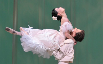 Sergei Polunin and Tamara Rojo in Marguerite & Armand.© Dave Morgan, by kind permission of the Royal Opera House. (Click image for larger version)