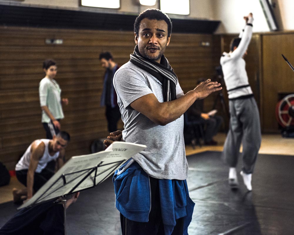 Henri Oguike in rehearsal for the <I>The Four Seasons</I>.<br />© Joe Plommer. (Click image for larger version)