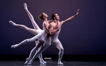 Seth Orza, Carla Körbes, Maria Chapman, Lesley Rausch (front-back) in Apollo.© Lindsay Thomas. (Click image for larger version)