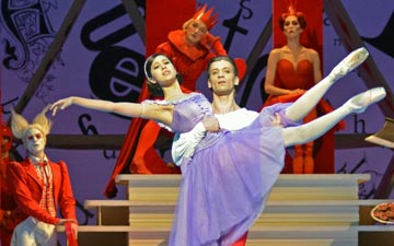 Beatriz Stix-Brunell and Rupert Pennefather in Alice's Adventures in Wonderland.© Dave Morgan, by kind permission of the Royal Opera House. (Click image for larger version)