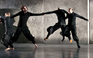 Eastman and Sidi Larbi Cherkaoui in Puz/zle.© Foteini Christofilopoulou. (Click image for larger version)