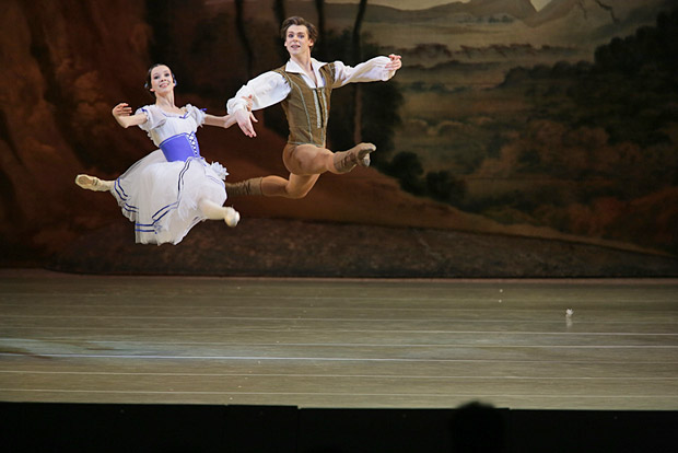 Maria Shirinkina & Vladimir Shklyarov in <I>Giselle</I>.<br />© Natasha Razina. (Click image for larger version)