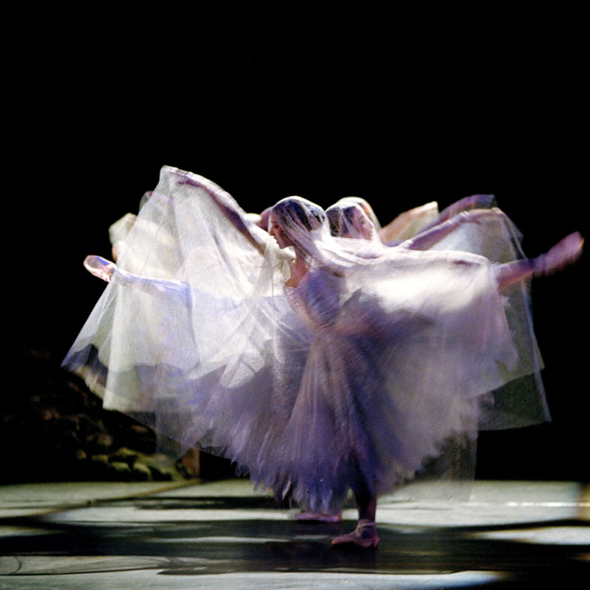 Birmingham Royal Ballet in <I>Giselle</I>.<br />© Bill Cooper. (Click image for larger version)