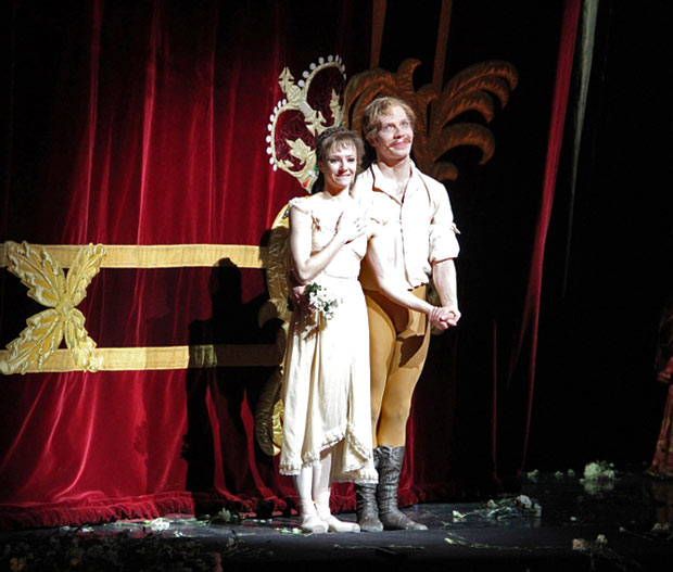Johan Kobborg and Alina Cojocaru at their farewell curtain calls.<br />© Ellen West, courtesy the Royal Opera House.