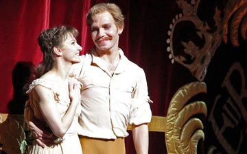 Johan Kobborg and Alina Cojocaru at their farewell curtain calls.© Ellen West, courtesy the Royal Opera House.