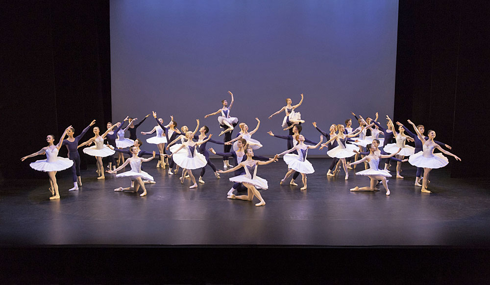 Royal Ballet School in Youth Concerto.© Johan Persson. (Click image for larger version)