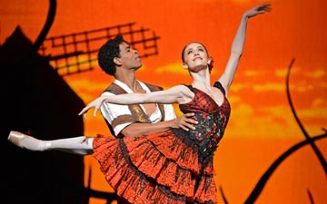 Marianela Nunez and Carlos Acosta in Don Quixote.© Dave Morgan, by kind permission of the Royal Opera House. (Click image for larger version)
