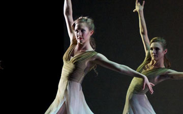 San Francisco Ballet in Wheeldon's Ghosts.© Erik Tomasson. (Click image for larger version)