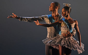 Cira Robinson and Damien Johnson in A Dream Within a Midsummer Night's Dream.© Dave Morgan. (Click image for larger version)