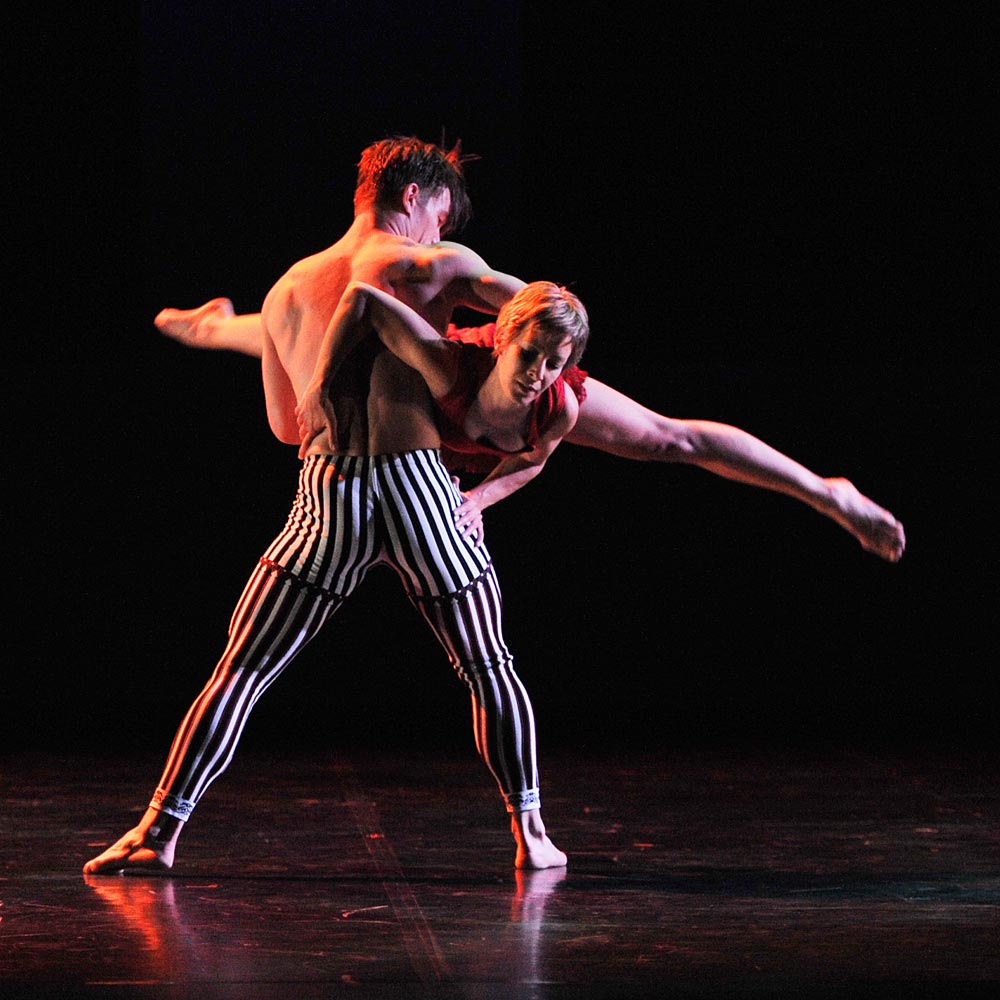 Ballet Preljocaj in <I>Les Nuits</I>.<br />© Jean-Claude Carbonne. (Click image for larger version)