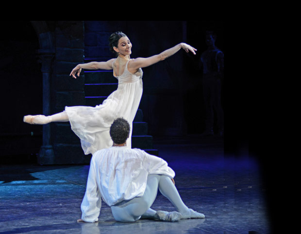 Tamara Rojo and Carlos Acosta in <I>Romeo and Juliet</I>.<br />© Dave Morgan. (Click image for larger version)