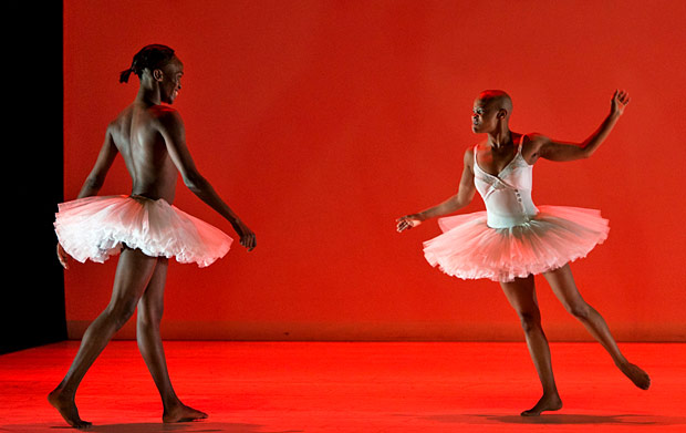 Liewellyn Mnguni (Odile) and Dada Masilo (Odette) in <I>Swan Lake</I>.<br />© Foteini Christofilopoulou. (Click image for larger version)