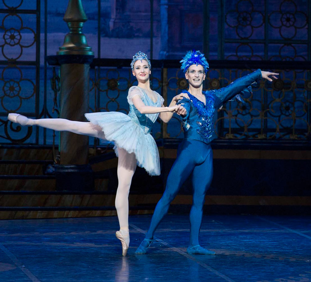 Sara Loro and Alessio Rezza as Bluebird and Princess Florine in <I>The Sleeping Beauty</I>.<br />© Francesco Squeglia. (Click image for larger version)