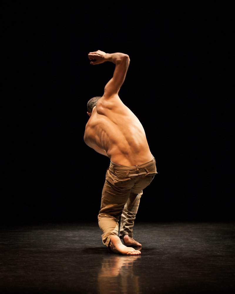 Jonathan Goddard in New Movement Collective's Please Be Seated.© Simon Tomkinson. (Click image for larger version)