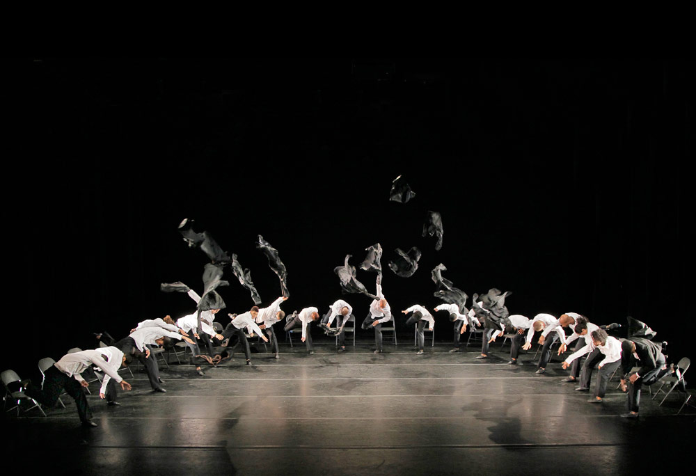 Alvin Ailey American Dance Theater in Ohad Naharin's <I>Minus 16</I>.<br />© Paul Kolnik. (Click image for larger version)