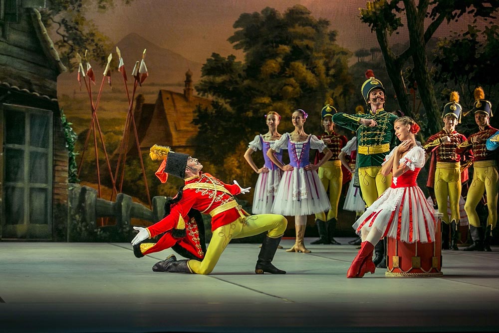 The Mikhailovsky Ballet in Pyotr Gusev’s 1968 reconstruction of Petipa’s Le Halte de Cavalerie - The Cavalry Halt (1896).© Stas Levshin, courtesy the Mikhailovsky Ballet. (Click image for larger version)