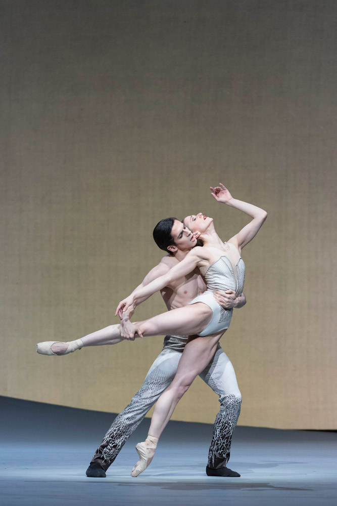 Federico Bonelli and Marianela Nuñez in Christopher Wheeldon's <I>Aeternum</I>.<br />© ROH / Johan Persson, 2013. (Click image for larger version)