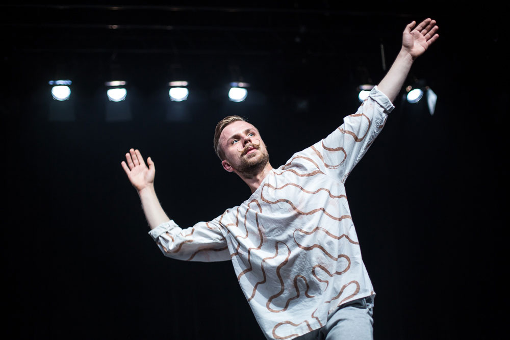 Pawel Sakowicz dancing in his <I>Bernhard</I>.<br />© Jakub Wittchen. (Click image for larger version)