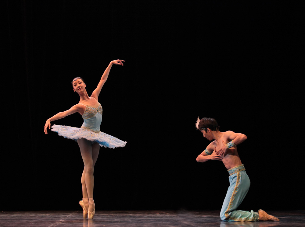 Qiu Yunting and Wu Sicong, of the National Ballet of China, in Le Corsaire. © Nancy Reyes. (Click image for larger version)