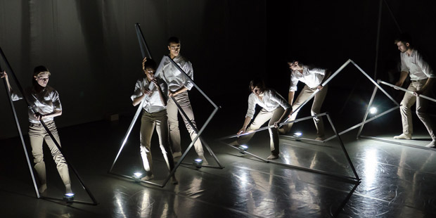 Rambert in Alexander Whitley's <I>Frames</I>.<br />© Stephen Wright. (Click image for larger version)