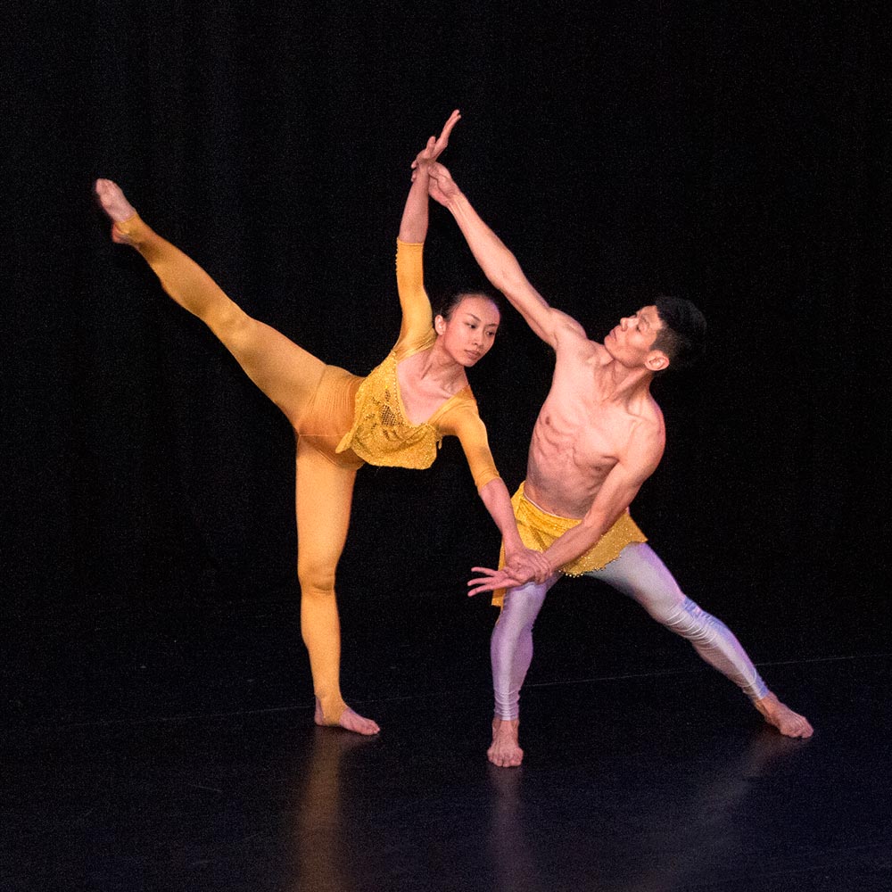 Chen Yi-ching and Chen Fu-rong in <I>Sun and Moon</I>, Mirramu Dance Company, 2015. From the Australian Dance Theatre repertoire of 1968.<br />© Barbie Robinson. (Click image for larger version)