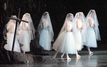 American Ballet Theatre in Giselle.© Gene Schiavone. (Click image for larger version)