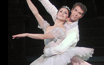 Marianela Nuñez and James Whiteside in Cinderella.© MIRA. (Click image for larger version)
