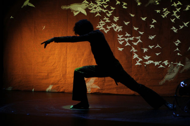 Aakash Odedra in <I>Murmur</I>.<br />© Ars Electronica Linz GmbH / Veronika Pauser. (Click image for larger version)