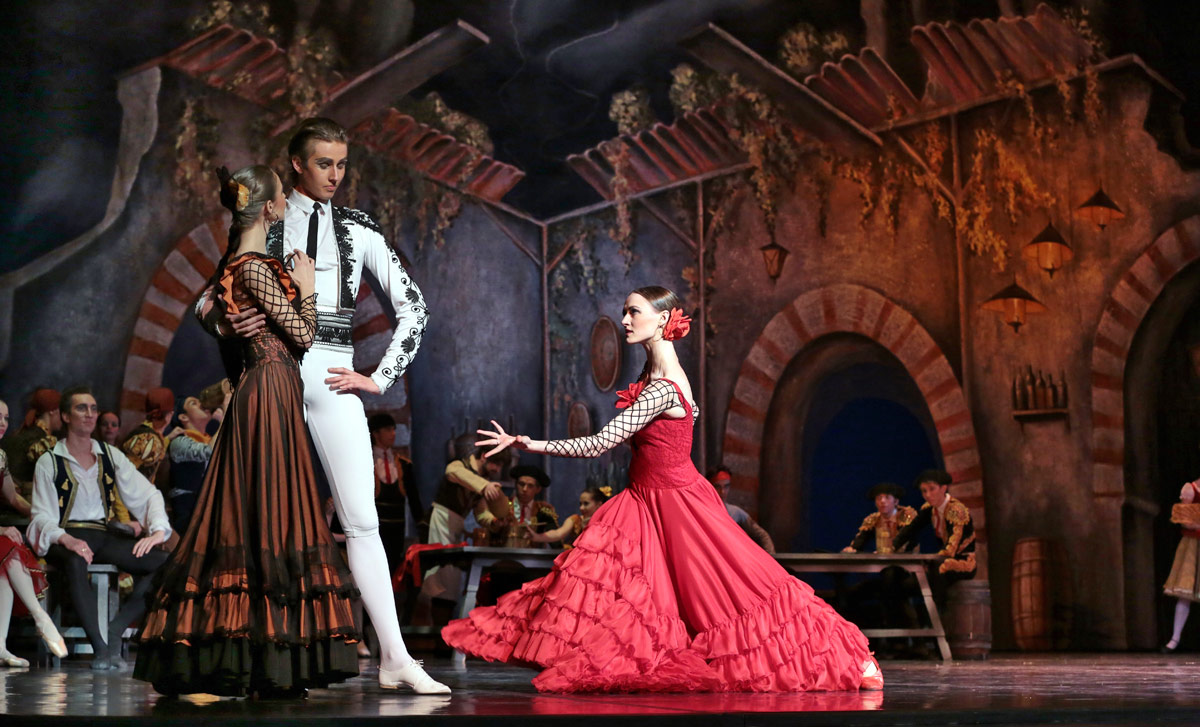 Artem Pugachev and Anna Nikonova in <I>Don Quixote</I>.<br />© Marina Vatanskaya, Russian State Ballet of Astrakhan. (Click image for larger version)