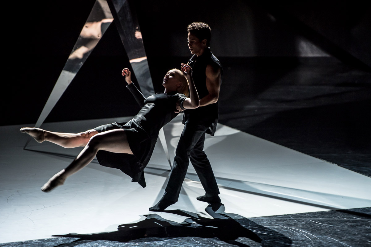 Simone Damberg Würtz and Dane Hurst in Didy Veldman's <I>The 3 Dancers</I>.<br />© Stephen Wright. (Click image for larger version)