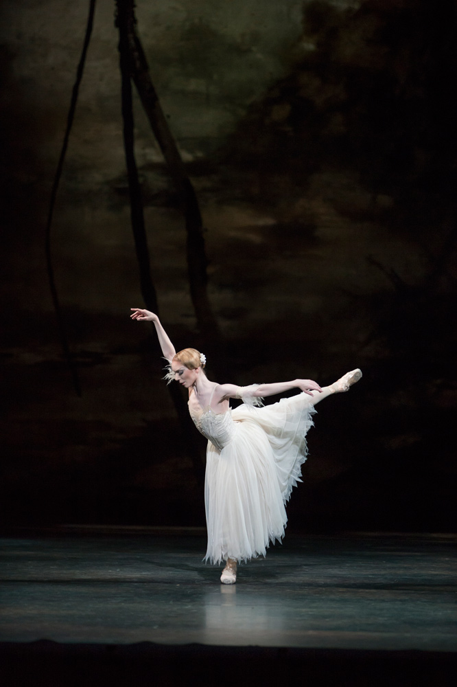 Sarah Lamb in Giselle.© Bill Cooper, courtesy the Royal Opera House. (Click image for larger version)