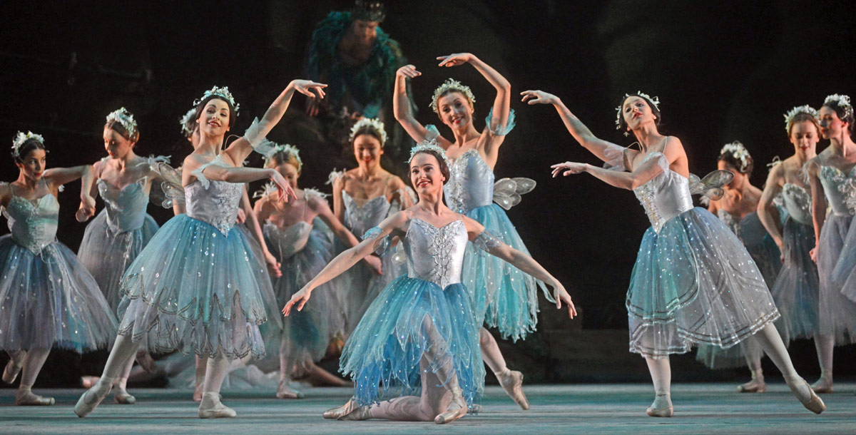 Birmingham Royal Ballet in The Dream.© Dave Morgan. (Click image for larger version)