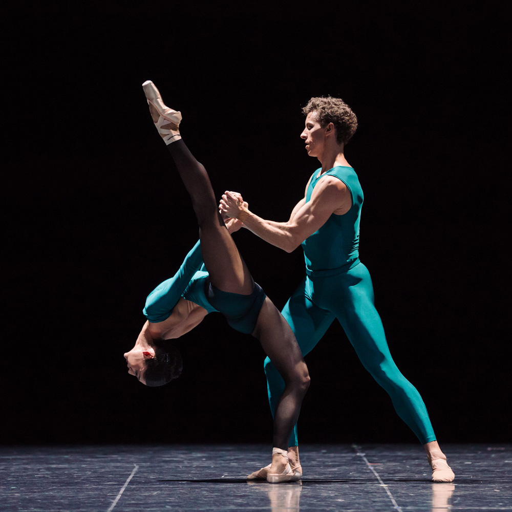 Kevin Jackson and Robyn Hendricks in Forsythe’s <I>In the Middle, Somewhat Elevated</I>.<br />© Daniel Boud. (Click image for larger version)