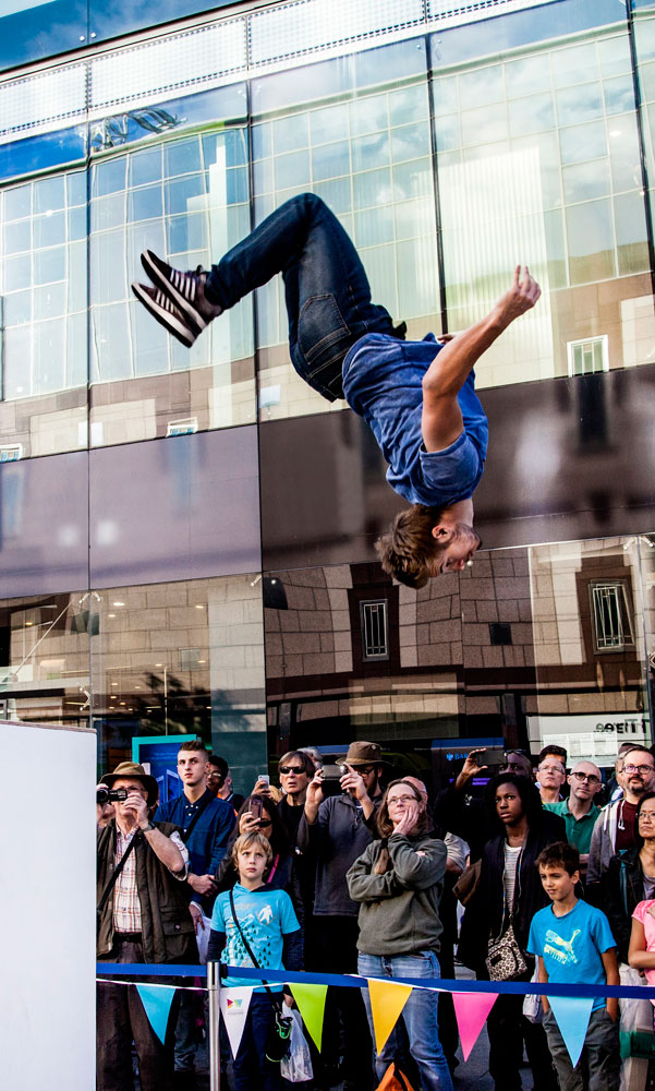 <I>Cubes</I> - one of many free outdoor performances during IDFB 2016. © Dani Bower. (Click image for larger version)