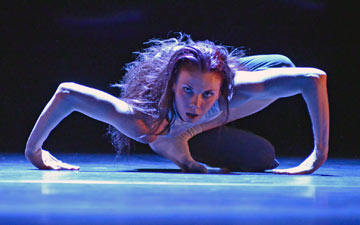 Natalia Osipova in Russell Maliphant's Silent Echo.© Dave Morgan. (Click image for larger version)