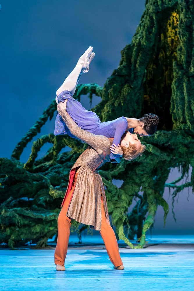 Francesca Hayward and Steven McRae in <I>The Winter’s Tale</I>.<br />© Darren Thomas. (Click image for larger version)