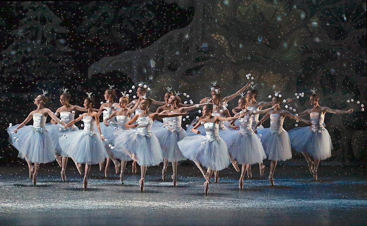 Miami City Ballet in The Nutcracker.© Lawrence K. Ho. (Click image for larger version)