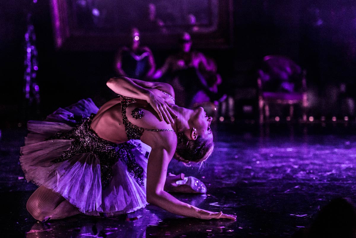 Company XIV in Nutcracker Rouge.© Mark Shelby Perry. (Click image for larger version)