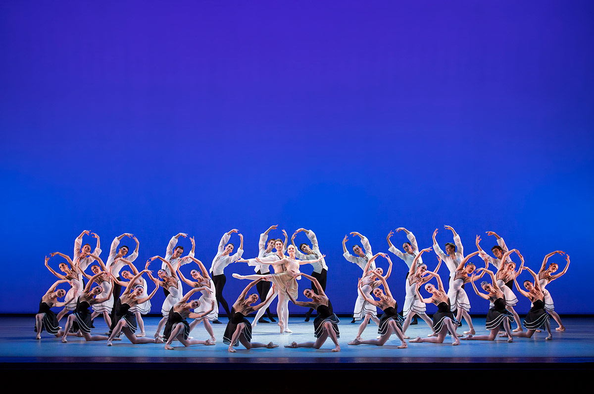 Suzanne Farrell Ballet, with Allynne Noelle and Thomas Garrett, center, and the corps de ballet, in Gounod Symphony, choreography by George Balanchine © The George Balanchine Trust.Image © Paul Kolnik. (Click image for larger version)