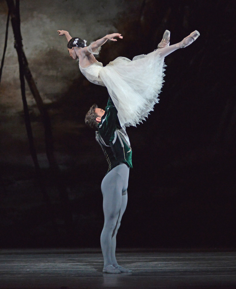 Francesca Hayward and Alexander Campbell in <I>Giselle</I>.<br />© Dave Morgan, courtesy the Royal Opera House. (Click image for larger version)