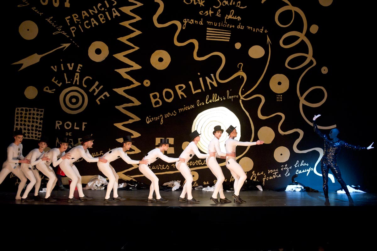 Ballet de Lorraine in Relâche.© Laurent Philippe. (Click image for full version)