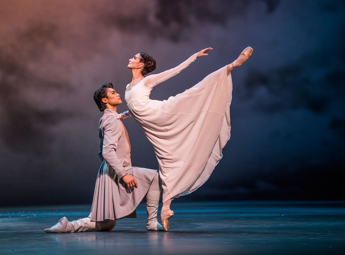 Ryoichi Hirano and Lauren Cuthbertson in The Winter’s Tale.© Tristram Kenton, courtesy the Royal Opera House. (Click image for larger version)